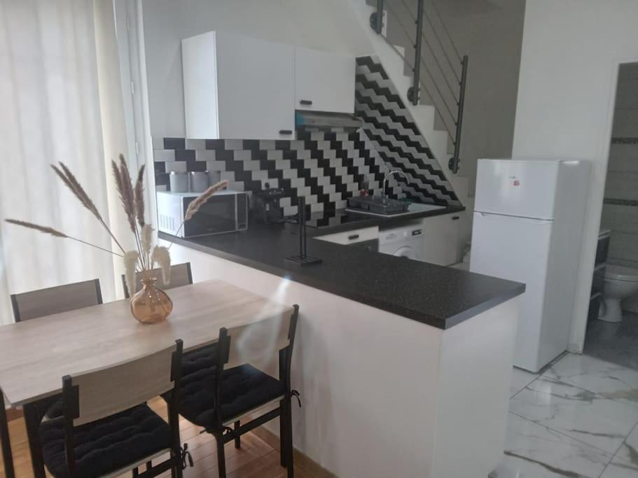 Joli Appartement De Vacances Ecouen Luaran gambar